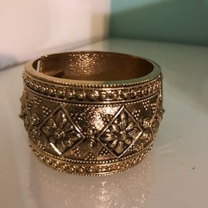 Women’s cuff links bracelet